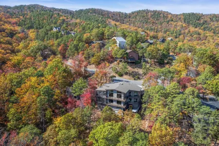 New Build with Amazing Views in Massanutten