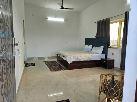 Hotel YesWell Отели рядом с Аэропорт Дехрадун