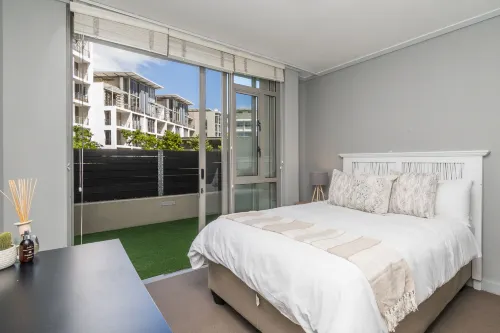 Modern 2 Bed in Claremont