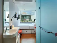 Citizenm Miami Worldcenter Hotels near MiamiCentral