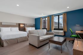 Holiday Inn Express & Suites Bronx - Zoo Area by IHG