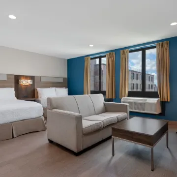 Holiday Inn Express & Suites Bronx - Zoo Area by IHG Отели рядом с достопримечательностью «168 улица»
