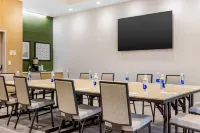 Cambria Hotel Burbank Airport - 3-Star