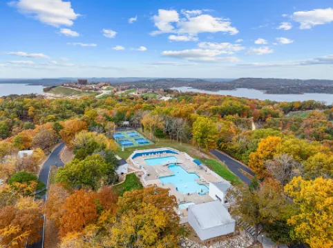 Charming Lakefront Getaway with Modern Comforts - Cozy Retreat