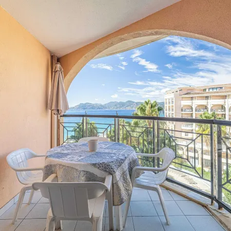 Charming Flat with Sea View - 1Br - 2P - Bocca