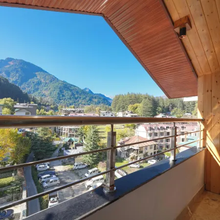 Hotel Skyline Manali Walking to Mall Road Centrally Heated