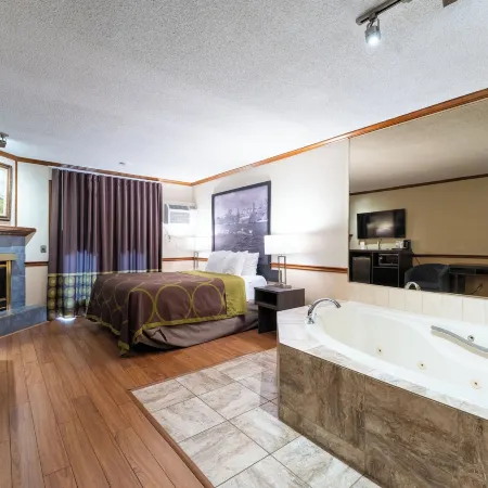 Super 8 by Wyndham Gananoque        Country Squire Resort