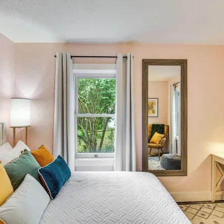 < 1 Mi to Notre Dame: Family-friendly Home!