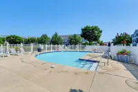 4 Mi to Beach: Lewes Townhome w/ Ping-pong Table - Apartments