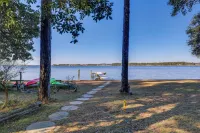 New Bern Home w/ Direct Access to Neuse River - 3-Star