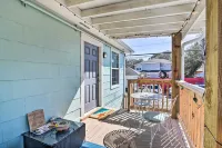 Galveston Retreat w/ Backyard & Patio! - سبا