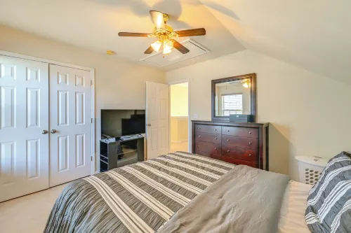 6 Mi to Charlotte Motor Speedway: Home w/ Fire Pit - 3 Sao