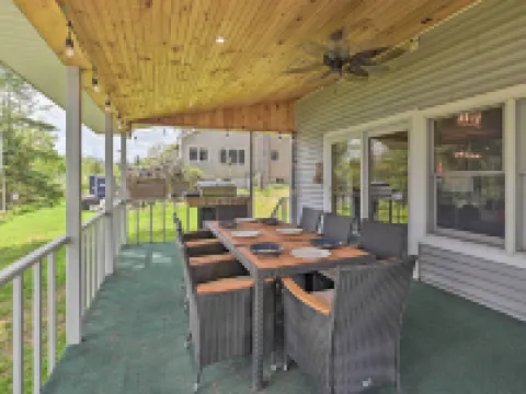 บ้านแต่งตั้งริมฝั่งที่ Gloversville พร้อมชายหาด + ท่าเรือ! โรงแรมในFulton County