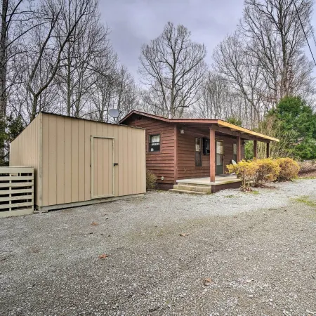 Cozy Tennessee Cabin Rental - 1 Mi to Lake
