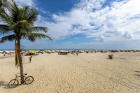 Apto Com Ar e 2 Dorm na Vila Mirim Perto da Praia