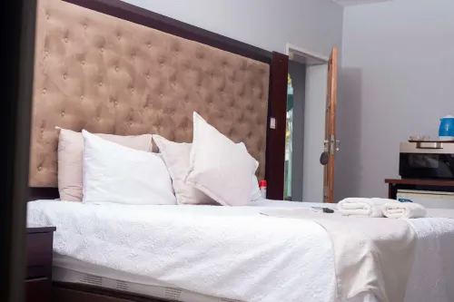 Comfort-driven Hotel Rooms in Hazeldene - 2335 - Apartments