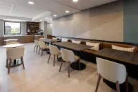 Holiday Inn & Suites COLUMBIA NE - FT JACKSON AREA by IHG - breakfast
