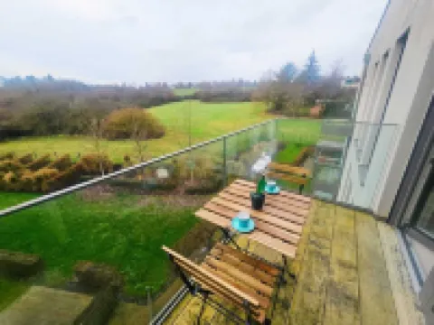 Warm&Bright 1BR w terrace&parking Hotels in 