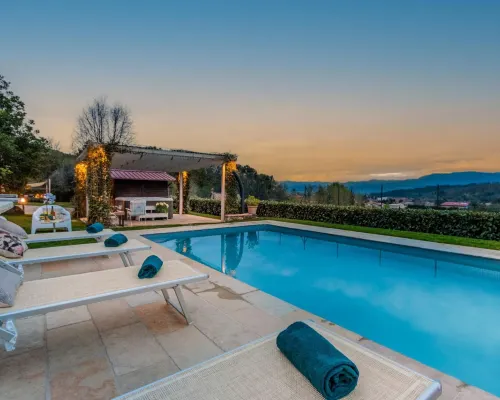 Villa Catia Farmhouse, Three Luxury Bedrooms, a Jacuzzi Pool and a Dream-Like Getaway Experience Hotels in Capannori