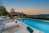Villa Catia Farmhouse, Three Luxury Bedrooms, a Jacuzzi Pool and a Dream-Like Getaway Experience