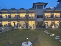 Amritara Chakra River Resort (Closest Luxury Resort to Neelkanth Temple) - parking