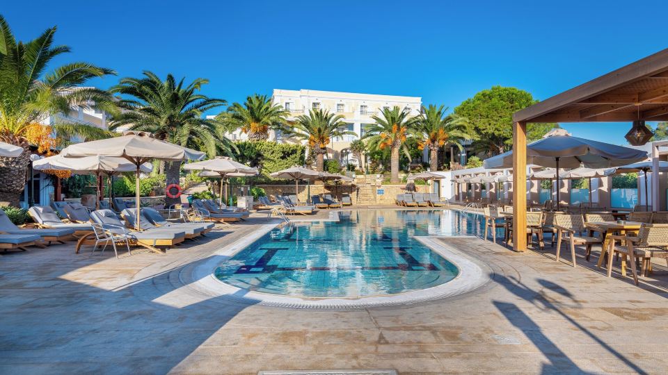Crithoni's Paradise Hotel