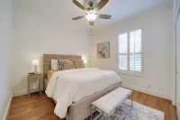 Cocktail Pool! Fredericksburg Bungalow by Main St - 3-Sterne