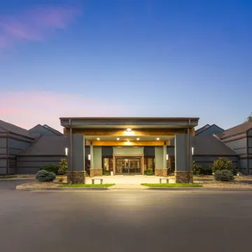 Endeavor Inn & Suites, Trademark Collection by Wyndham Hotels near Wanamaker Square