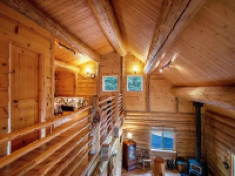 The Log Cabin 2 Bedroom Home by RedAwning Hotels in Stevenson