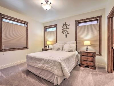Cozy Central Glenwood Springs Condo w/ 2 Decks!
