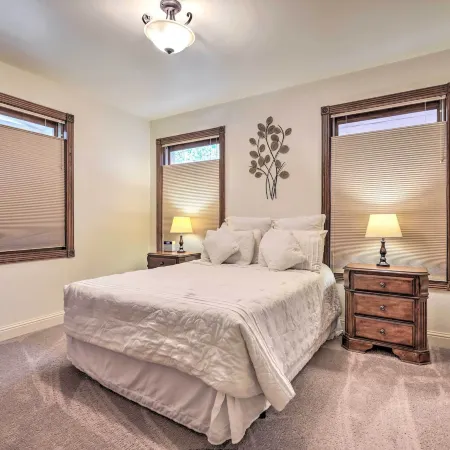 Cozy Central Glenwood Springs Condo w/ 2 Decks!
