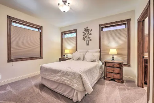 Cozy Central Glenwood Springs Condo w/ 2 Decks!