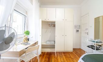 April Square Guesthouse by Lisbon with Sintra