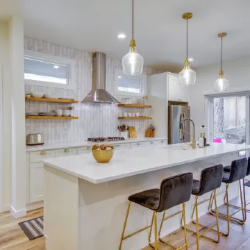 Private Yard & Fire Pit! Modern Kirkland Abode Отели в г. Редмонд