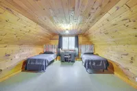 Cozy Wisconsin Cabin w/ Deck, Kayaks & Lake Views! - 3-Star