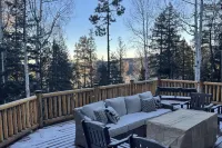 Hot Tub & Mtn Views: Woodsy Cabin in Greer - Country Houses