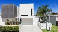 Spacious 3-bedroom Retreat With BBQ and Pool