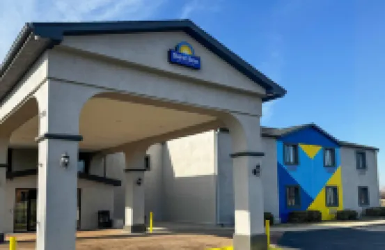 Days Inn by Wyndham Lincoln, IL/Route 66