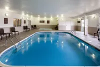 Comfort Suites Lincoln North - Pools