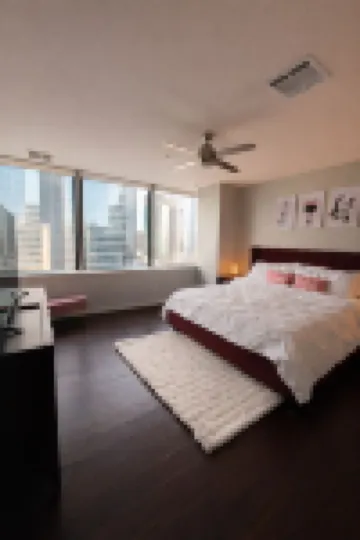 Cozy Retreat with Rooftop Pool, Parking, and Spacious Comfort