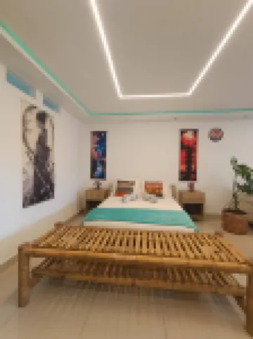 Luxury Loft 1st Floor with Kitchen-Bar and Studio فنادق في 