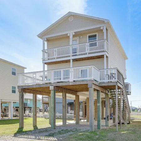 1 Min Walk to Beach A Surfside Beach Favorite!