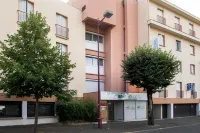 卡奧爾-勒弗朗斯 Brit Hotel酒店 - 停車場