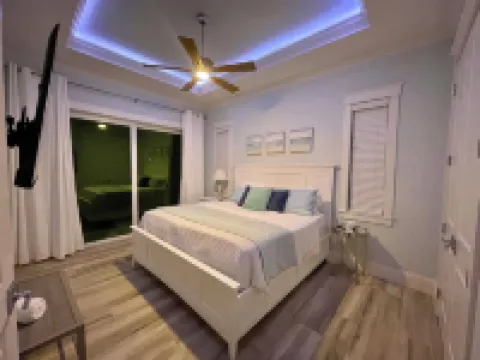 Luxury Waterfront Home with Heated Pool & Hot Tub – Punta Gorda