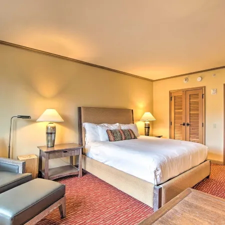 Condo w/ Outdoor Heated Pool + Hot Tub Access!