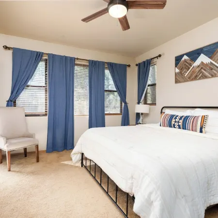 Cardinal Landing Cabin in Torreon w/AC, Furnished Deck, Grill & Firepit