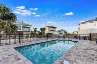 POMPANO Beach studio with pool. Lovely Couple's Getaway… Steps to beach
