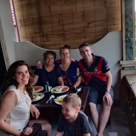 Solaluna Beach Homestay Отели рядом с достопримечательностью «Храм Лемпуянг»