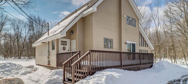 Contemporary House in Lakeside Community! Poconos Hotels in Carbon County