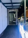 Halfway House Hotel - parking